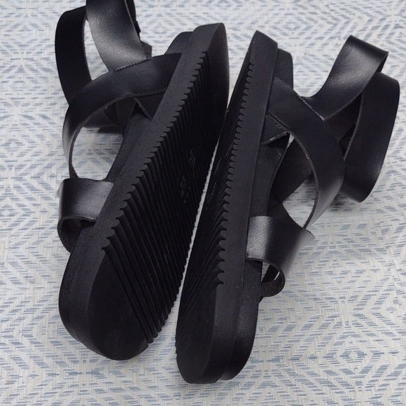 No Boundaries Black Strappy Sandals - Picture 3 of 9